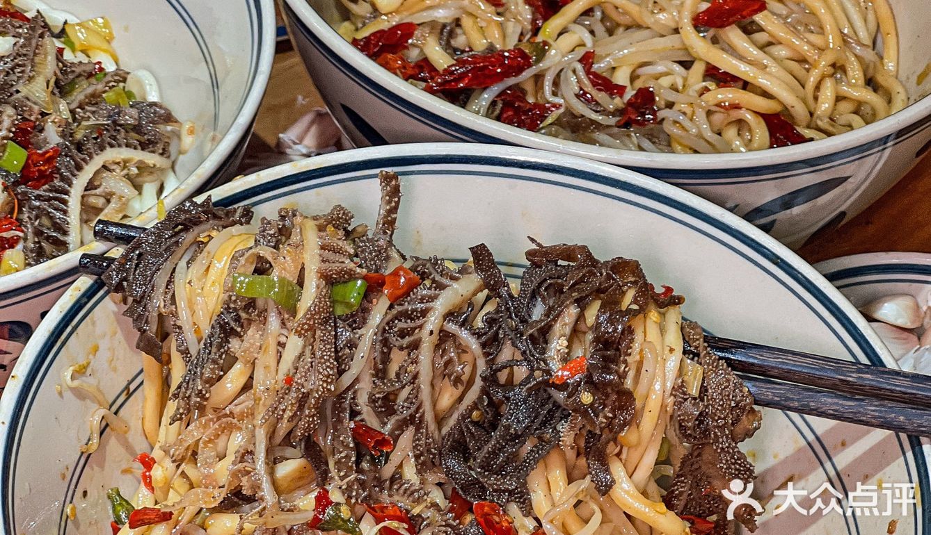 多少次来钟楼，就为了这 👉燃柒爆肚面