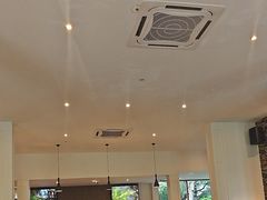 -Chom Cafe and Restaurant