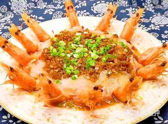 蒜蓉粉丝蒸大虾：寓意：鸿运当头，花开富贵，蒸蒸日上