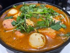 招牌炸酱酸辣米线-肥汁米蘭香港米线(长宁来福士店)