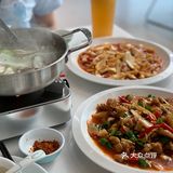 味道炒鸡正宗！里面的料也很多，牛肉炒鸡大片！