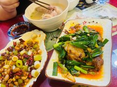 蒜苗回锅肉-易老妈蹄花.特色川菜(人民公园总店)