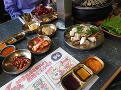 -草家酱蟹炭火烤肉店(珲春南路二店)