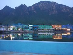 -百里峡七彩艺术小镇