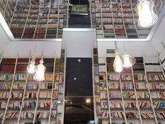 -钟书阁(松江泰晤士小镇店)