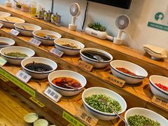 自助调料区-春记潮汕牛肉火锅