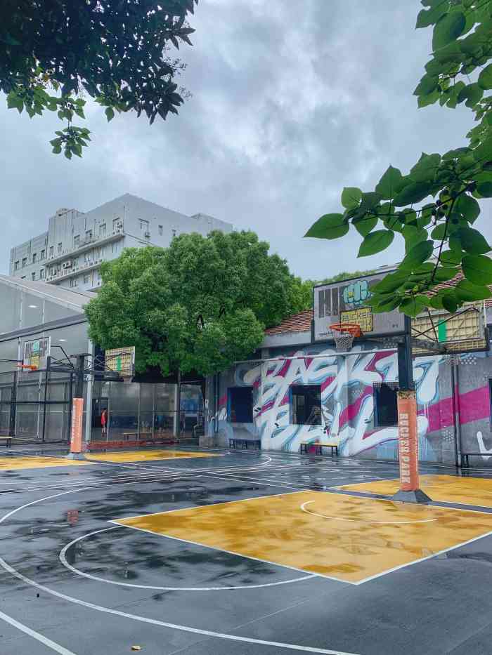 洛克公园吴中店(吴中路店)-"棒球的感觉很好,,篮球畅玩也不错,不过场.