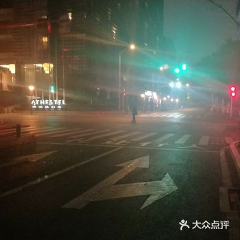 微微说一下， 位置，算好找，但是由于楼底没有招牌所以