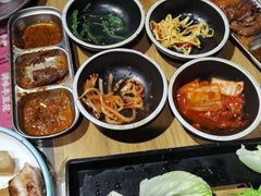 -青瓦炭韩潮烤肉(花园道店)