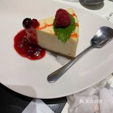 垫一点开下胃。牛肉饭比较实在，一大盘