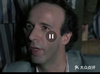 《美丽人生》是一部由罗伯托·贝尼尼执导并主演的剧情片