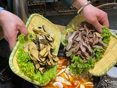 -有一锅·野生菌黑山羊腊排骨火锅(古城北门店)