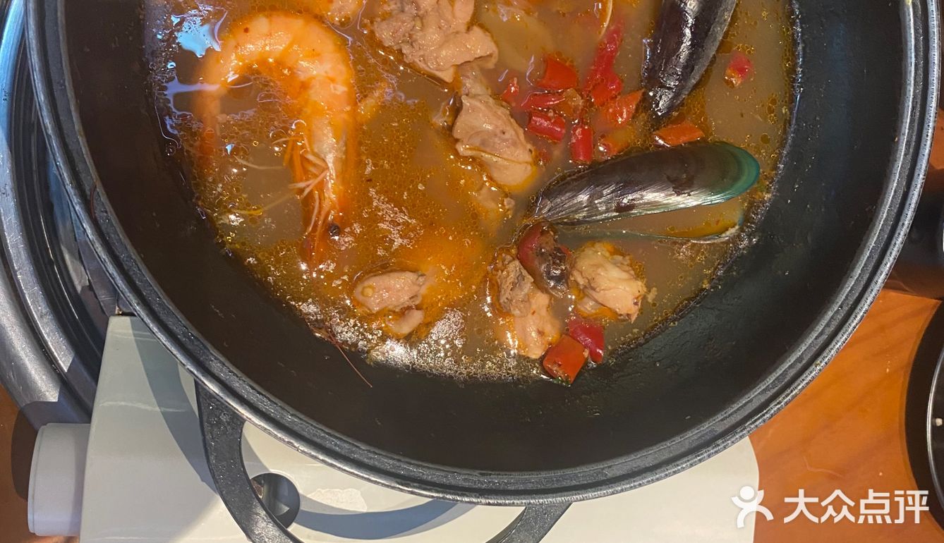锦鲤天桥下超丰盛海鲜的锦鲤家海鲜鸡煲