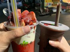 奶盖果肉草莓冰-十二中草莓冰·红豆沙冰屋(十二中店)