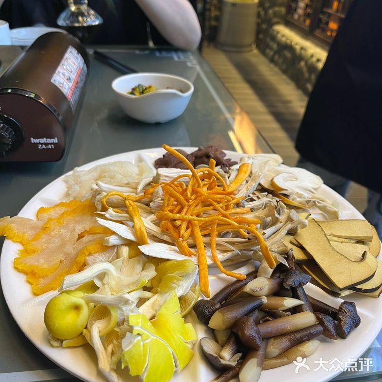 七点多钟才到大理，半夜10点多来吃的