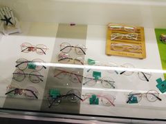 -提一眼镜·蔡司·依视路(小寨店)