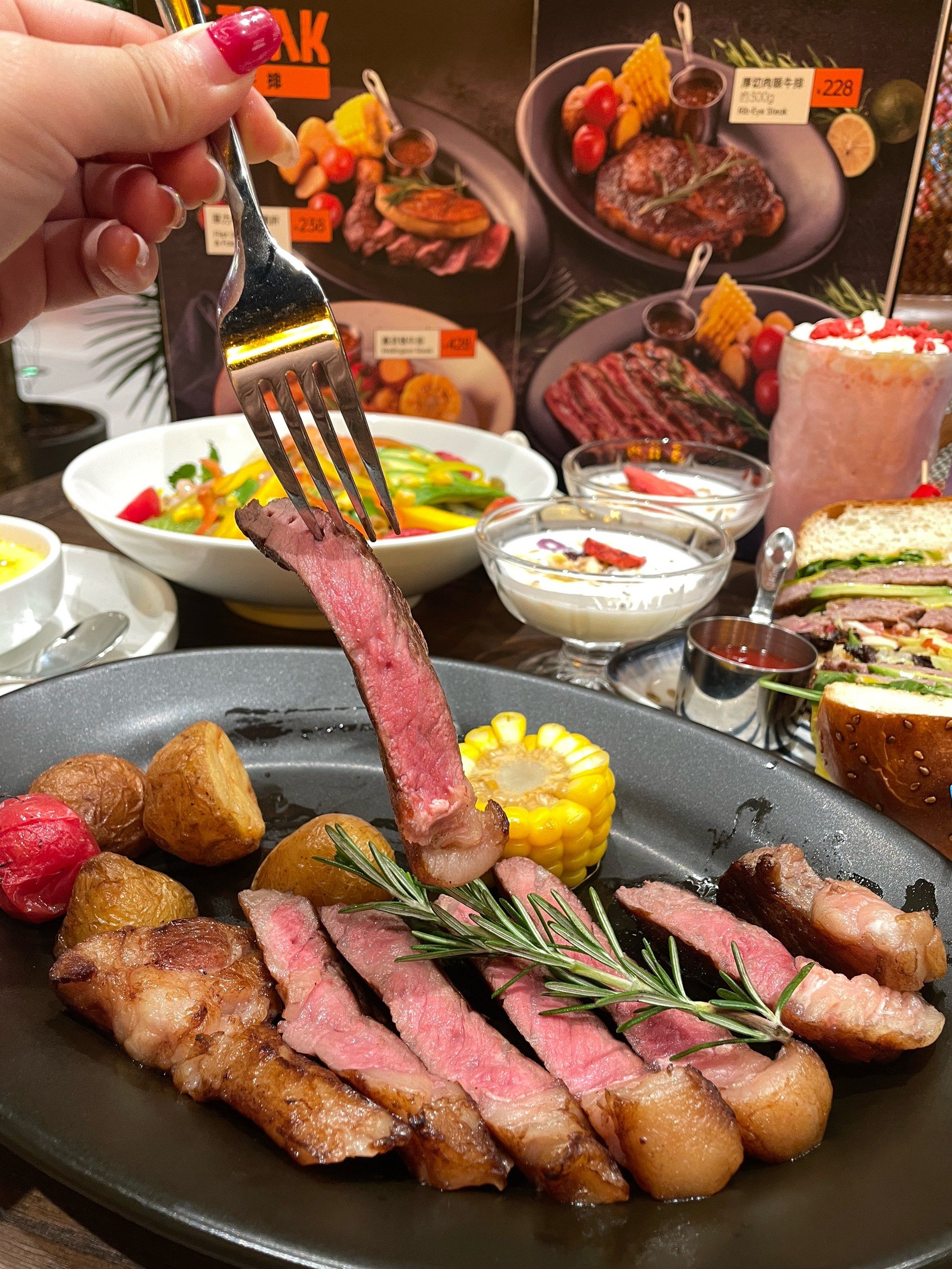 上海虹口龙之梦里的浪漫西餐