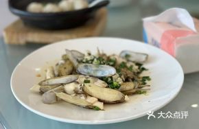 Scallion Oil Clams