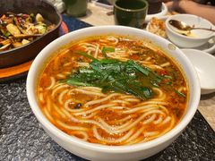 小锅米线-云海肴云南菜(浦江欢乐颂店)
