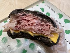 多肉狂欢火腿贝果-PAOPAO Bakery&Café(港汇店)