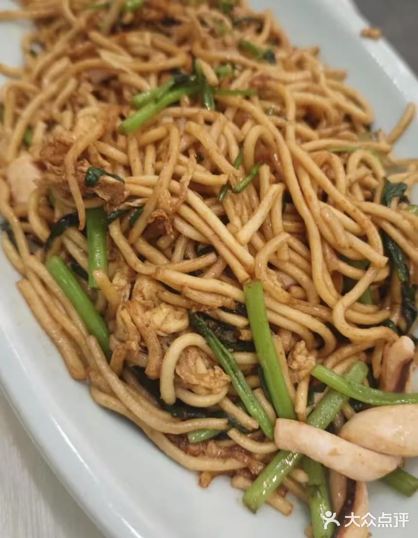 路过闵行朋友推荐的海鲜店，晚上四点半点才开门