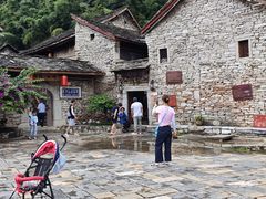 -高荡千年布依古寨旅游景区