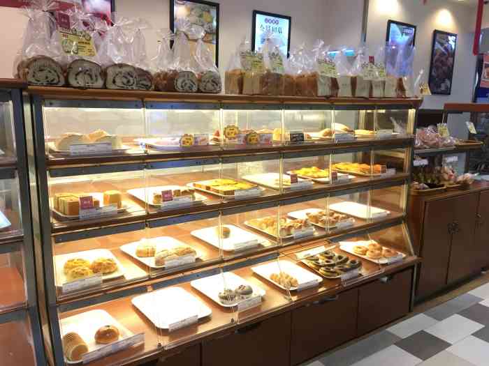 山崎面包-"位置有点偏,找了一圈才找到!按点评上的推.