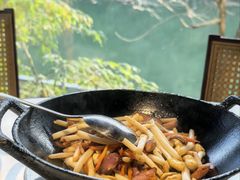 花生芽炒腊味-仙店农庄(湖景农庄餐厅)