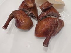 招牌脆皮乳鸽-粤珍轩·家宴·广式茶点(新城广场店)