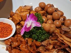 -帅巴人舅母子腊蹄民俗村