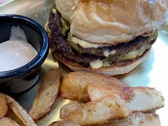 薯角-魏斯理汉堡(西安沣东吾悦店)