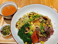 牛肉鸡排时蔬杂粮-POKEE VIA&Brunch·维娅(重庆来福士店)