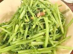 -Cuc Gach Quan Restaurant