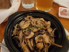 橄榄油大蒜炒杂菌-普兰达德国餐厅·德式脆皮烤猪肘·自酿啤酒(观唐店)