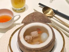 椰皇鸽蛋松茸汤-翕间食·精致淮扬菜(江苏大剧院店)