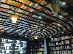 -钟书阁(松江泰晤士小镇店)