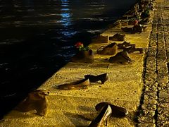 -多瑙河畔鞋履雕塑