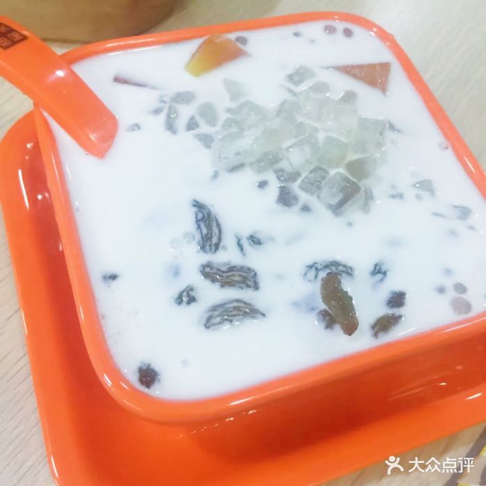 椰汁木瓜提子西米露