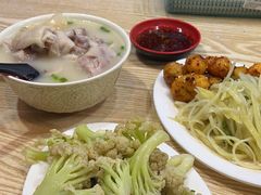 -雷祖芳老妈蹄花店