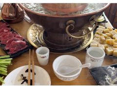 -果松木炭酸菜铜火锅·外婆参鸡汤