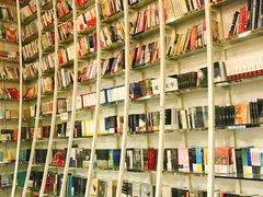 -钟书阁(松江泰晤士小镇店)