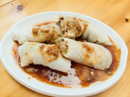 百色卷筒粉-"卷筒粉很好吃,配的酱汁很赞!配的还是牛骨.