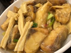 姜葱腐竹焖鱼腩-文记壹心鸡(宝华路店)