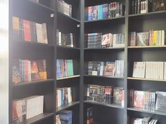 -钟书阁(松江泰晤士小镇店)