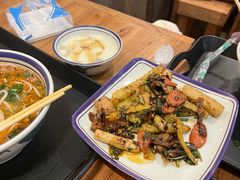 -云阿蛮云南生烫牛肉米线(奉贤路店)