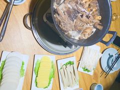 -茸梅路右拐龙虾-农家菜(松江店)