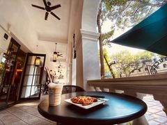 靠窗位-星巴克臻选(广州沙面店)