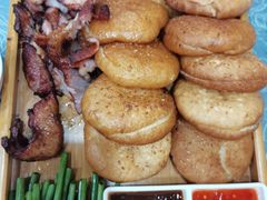 小饼炭烧肉-龙香居海鲜浑锅家常菜·特色驴肉