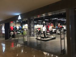 -adidas(德基广场店)