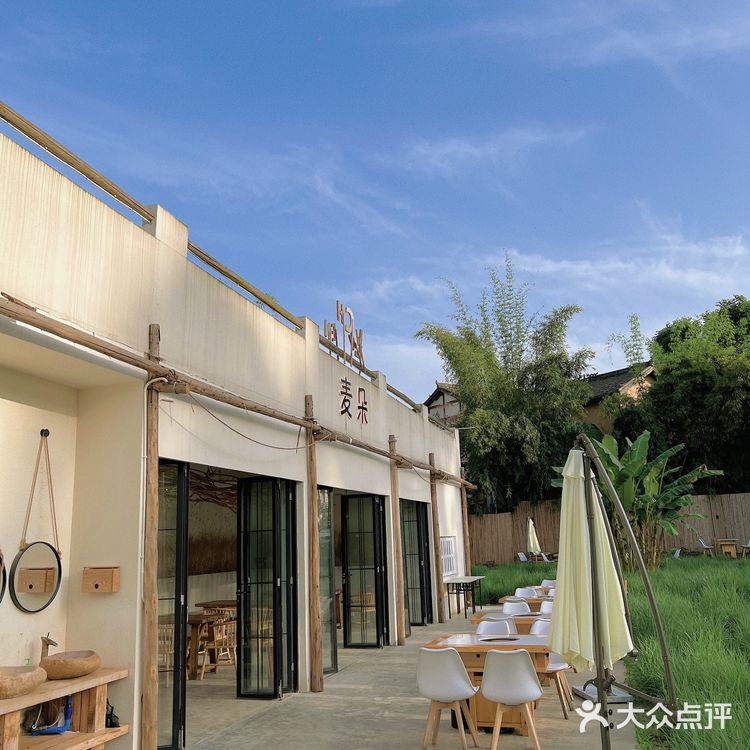 在花园里吃烤肉是一种什么体验呢⁉️  